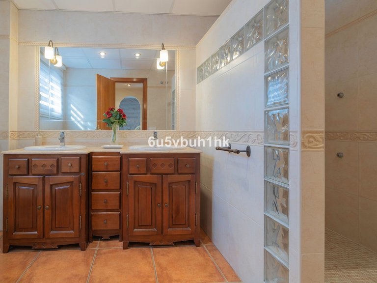 Villa for Sale in Fuengirola, Malaga 19