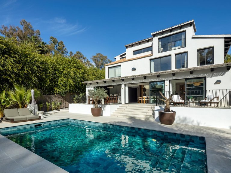 Villa for Sale in Nueva Andalucía, Malaga 1