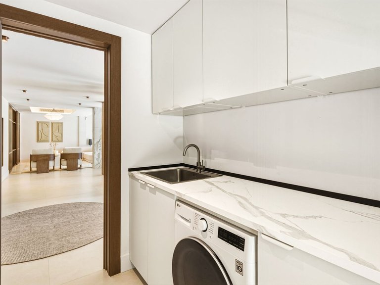 Villa for Sale in Nueva Andalucía, Malaga 10