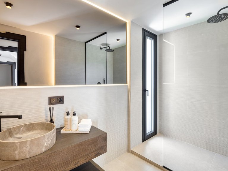 Villa for Sale in Nueva Andalucía, Malaga 16