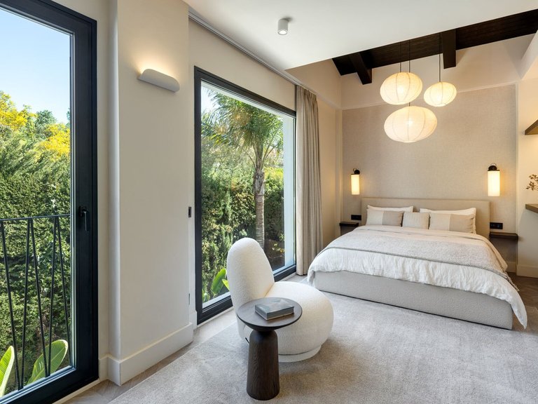 Villa for Sale in Nueva Andalucía, Malaga 18