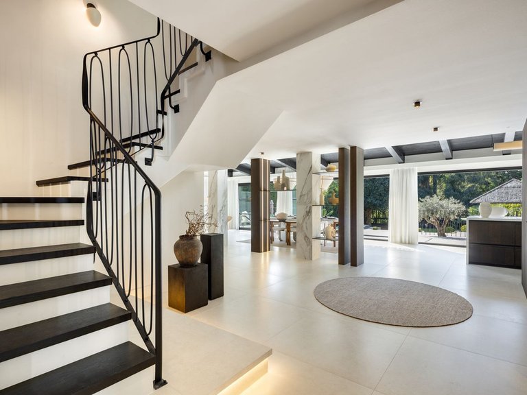 Villa for Sale in Nueva Andalucía, Malaga 2