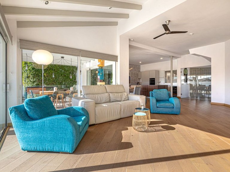 Villa for Sale in Las Chapas, Malaga 11