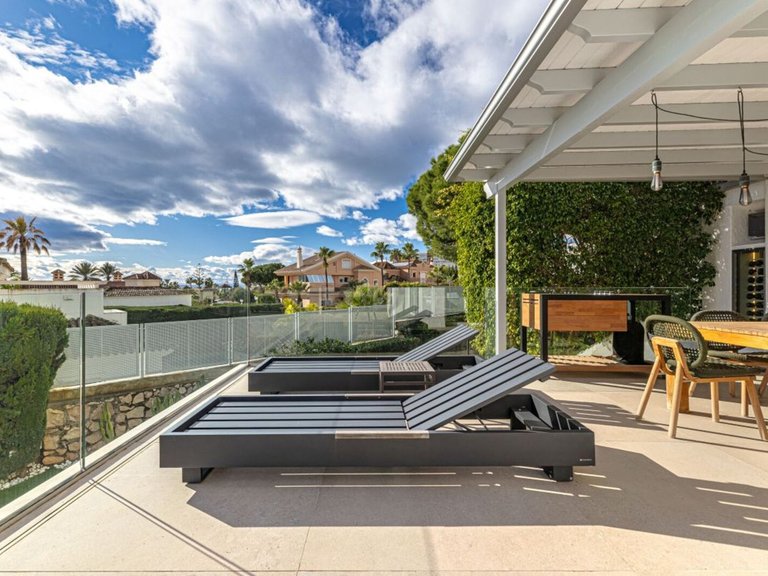 Villa for Sale in Las Chapas, Malaga 17