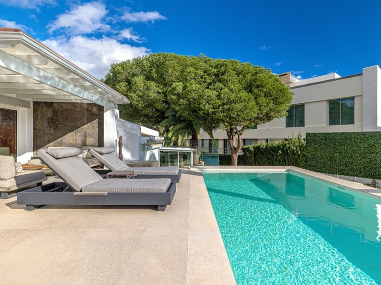 Villa for Sale in Las Chapas, Malaga 18