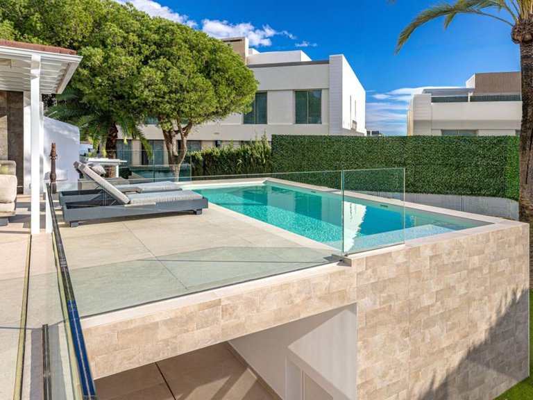 Villa for Sale in Las Chapas, Malaga 19