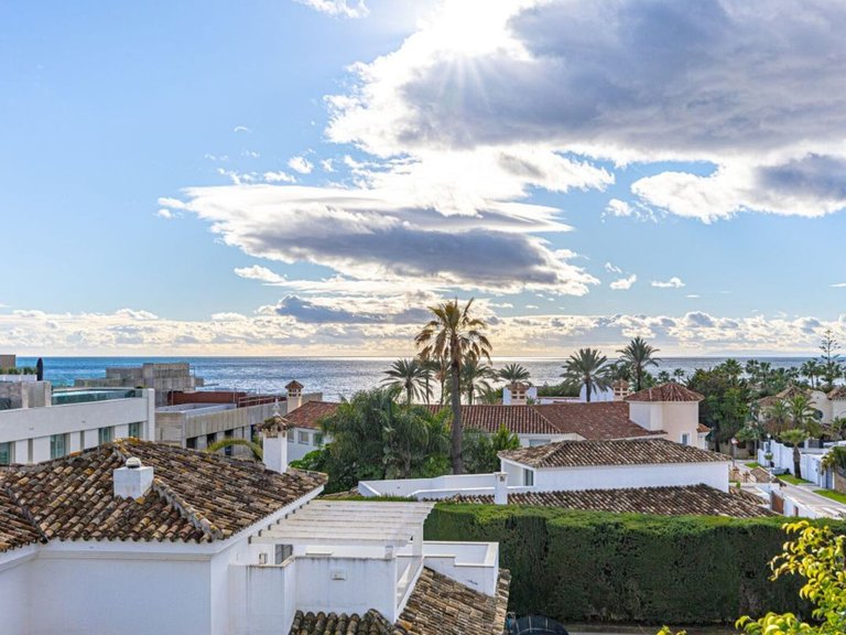 Villa for Sale in Las Chapas, Malaga 3