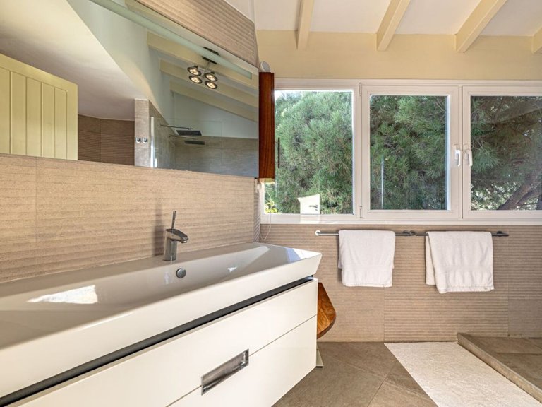 Villa for Sale in Las Chapas, Malaga 34