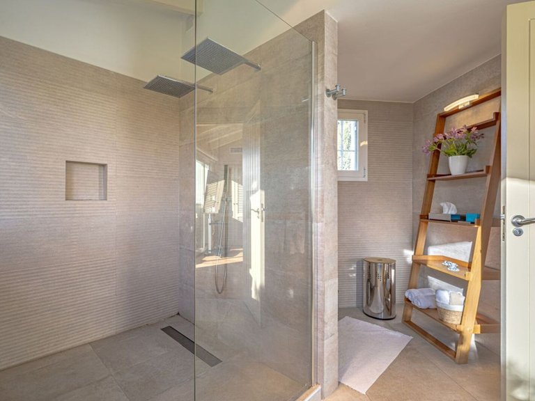 Villa for Sale in Las Chapas, Malaga 35