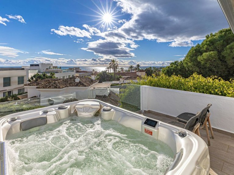 Villa for Sale in Las Chapas, Malaga 4