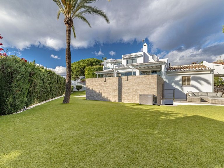 Villa for Sale in Las Chapas, Malaga 45