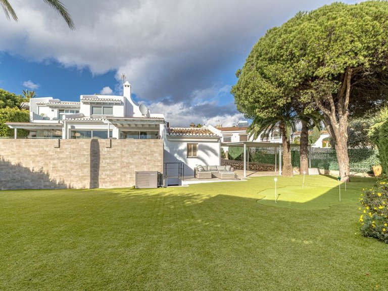 Villa for Sale in Las Chapas, Malaga 46