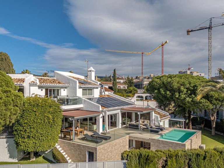 Villa for Sale in Las Chapas, Malaga 48