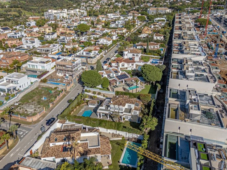 Villa for Sale in Las Chapas, Malaga 55