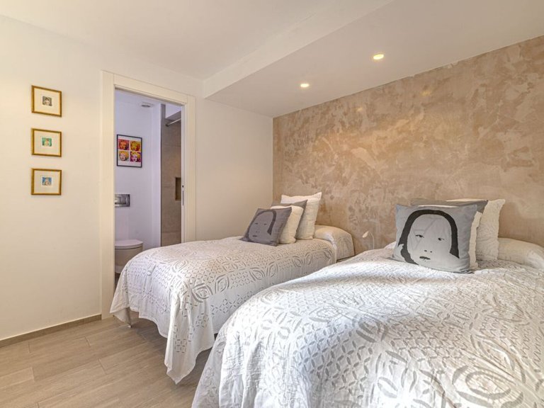 Villa for Sale in Las Chapas, Malaga 8