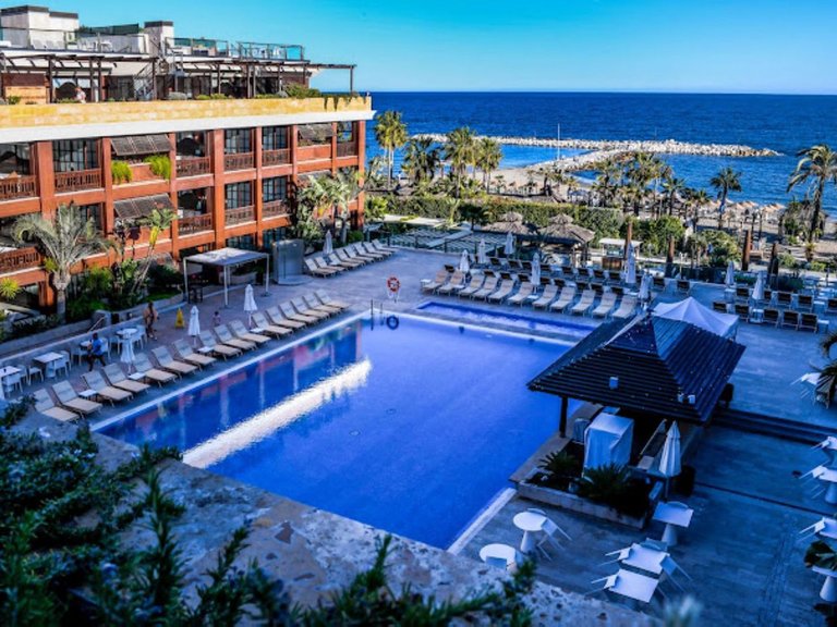 Apartment for Sale in Puerto Banús, Malaga 1