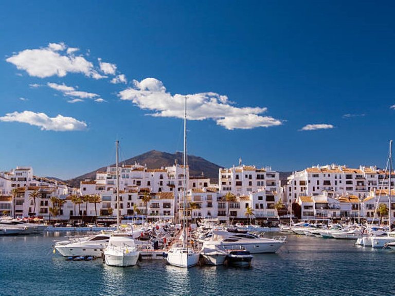 Apartment for Sale in Puerto Banús, Malaga 10