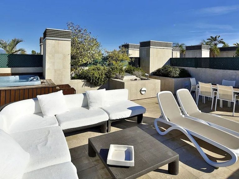 Apartment for Sale in Puerto Banús, Malaga 2