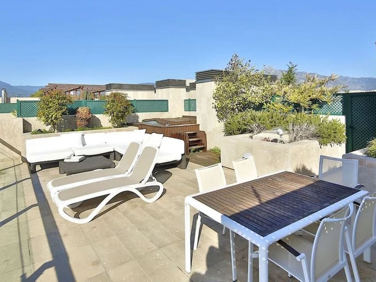 Apartment for Sale in Puerto Banús, Malaga 4