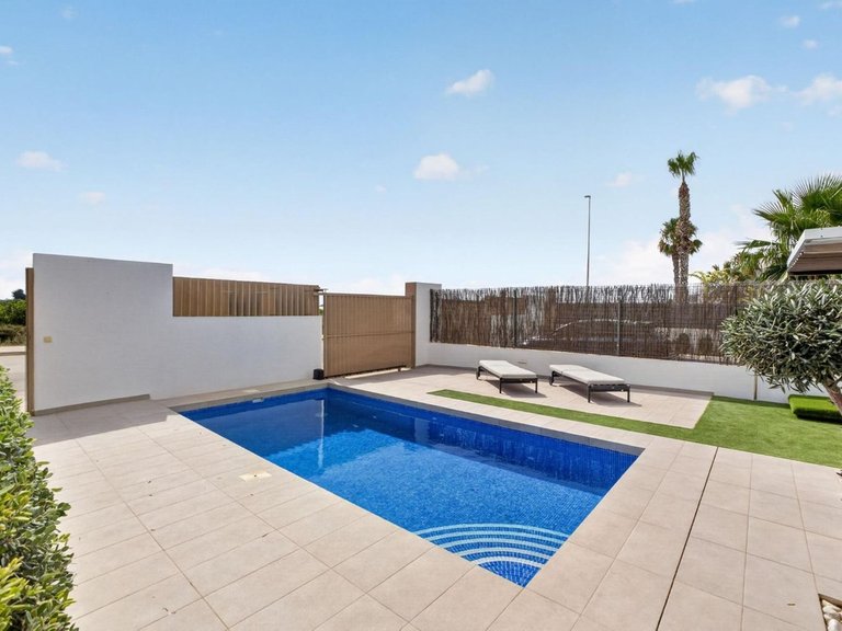 Villa for Sale in Guardamar Del Segura, Alicante 3