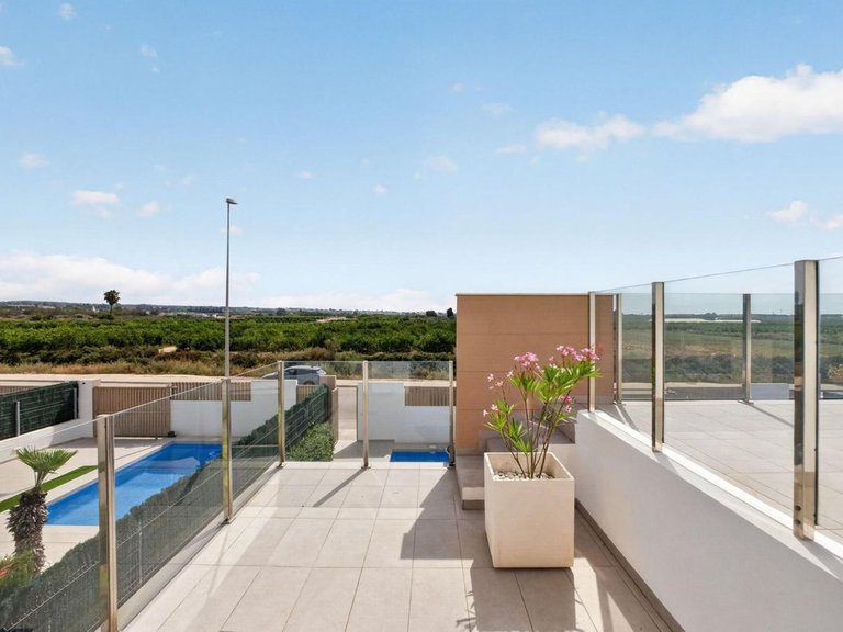 Villa for Sale in Guardamar Del Segura, Alicante 30