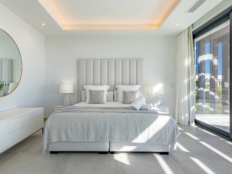 Villa for Sale in Los Flamingos, Malaga 12