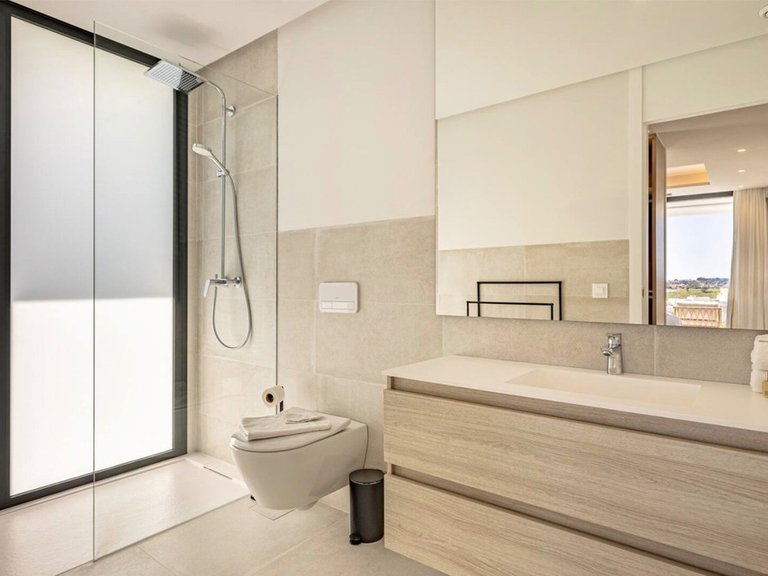 Villa for Sale in Los Flamingos, Malaga 16