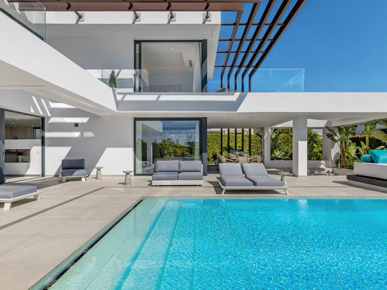 Villa for Sale in Los Flamingos, Malaga 23