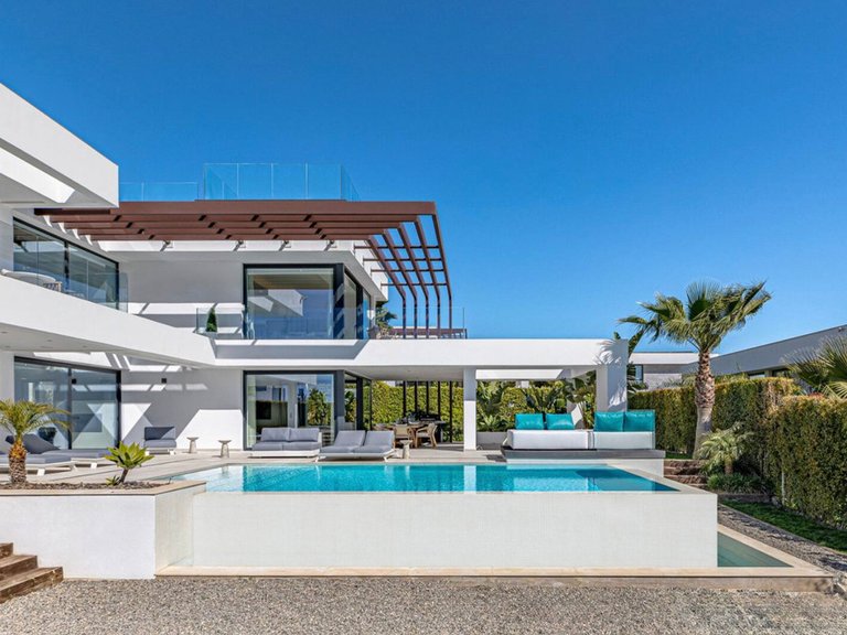 Villa for Sale in Los Flamingos, Malaga 27
