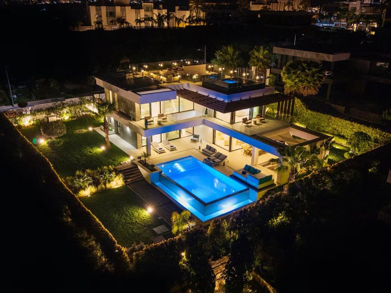 Villa for Sale in Los Flamingos, Malaga 29