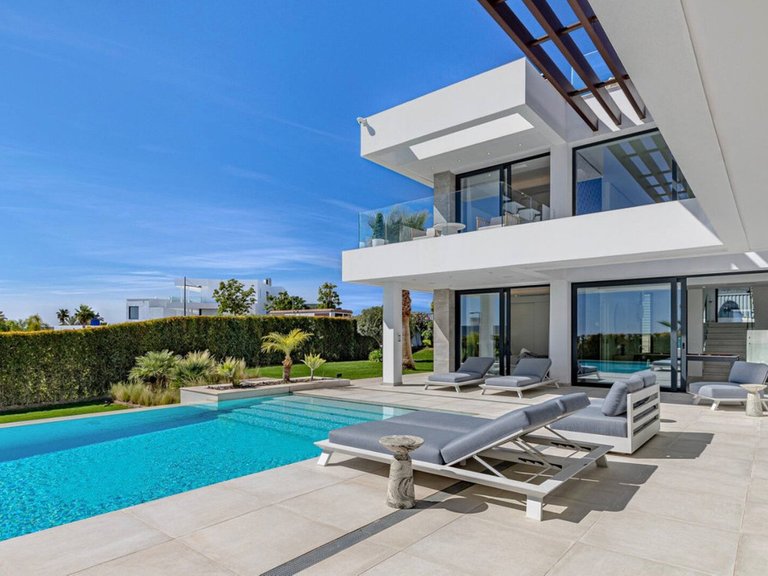 Villa for Sale in Los Flamingos, Malaga 3