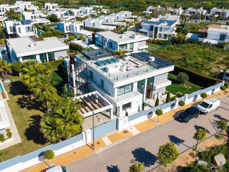 Villa for Sale in Los Flamingos, Malaga 31