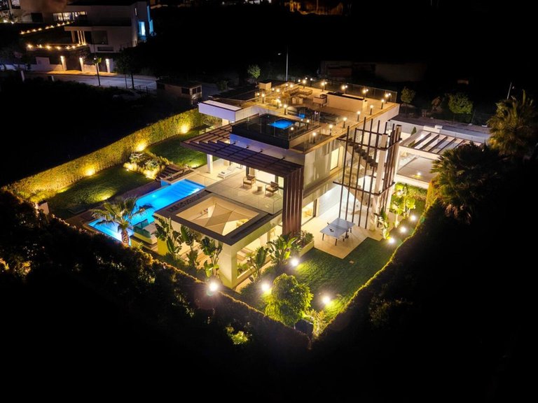 Villa for Sale in Los Flamingos, Malaga 32