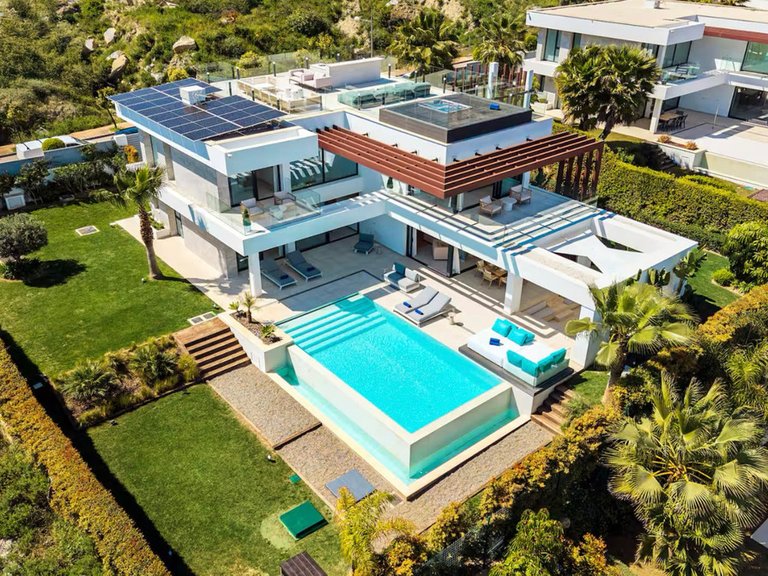 Villa for Sale in Los Flamingos, Malaga 33