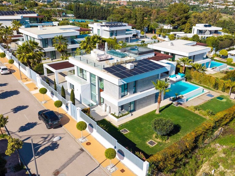 Villa for Sale in Los Flamingos, Malaga 34