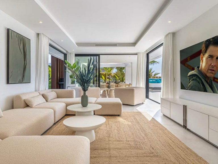 Villa for Sale in Los Flamingos, Malaga 7