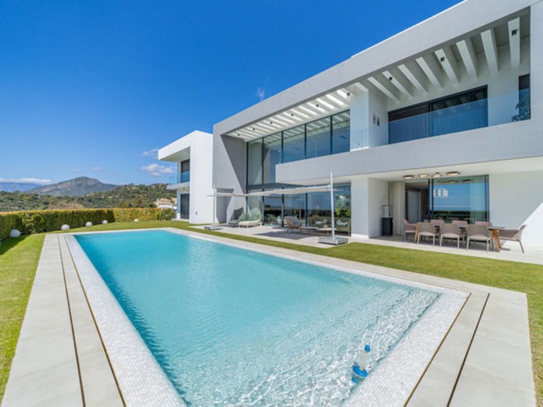 Villa for Sale in Los Arqueros, Malaga 1
