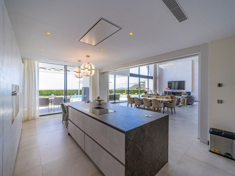 Villa for Sale in Los Arqueros, Malaga 15