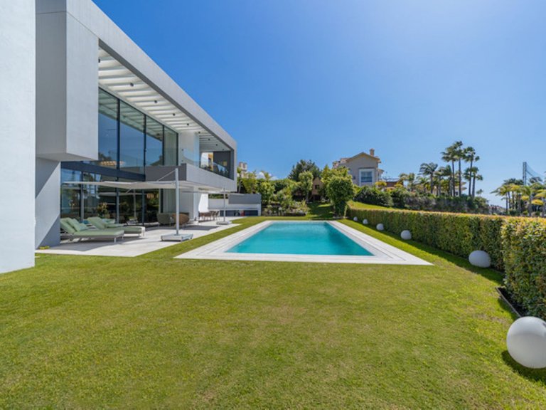 Villa for Sale in Los Arqueros, Malaga 2