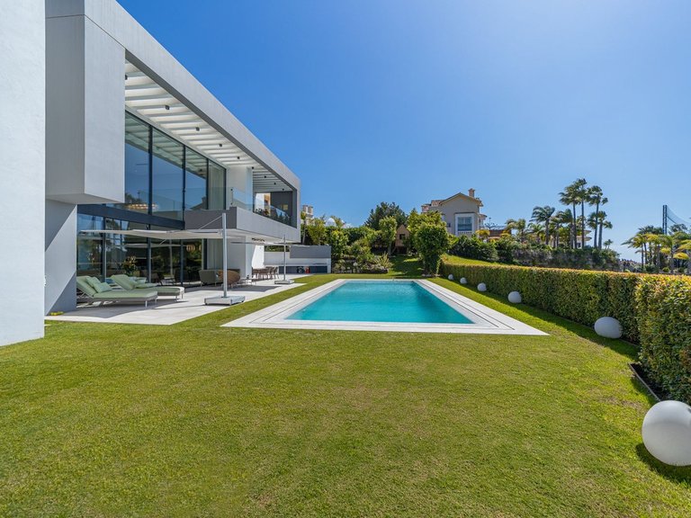 Villa for Sale in Los Arqueros, Malaga 32