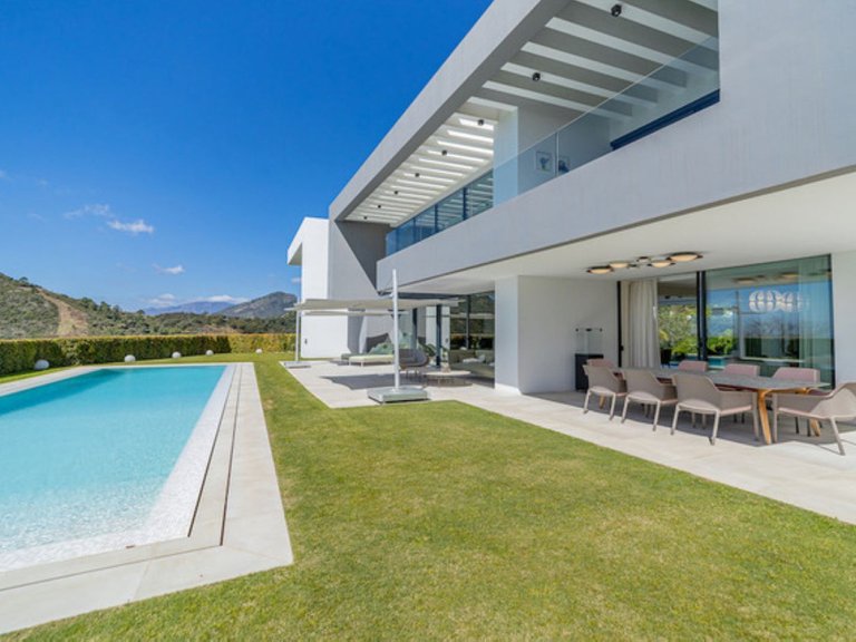 Villa for Sale in Los Arqueros, Malaga 5