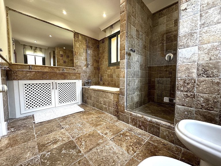 Apartment for Sale in Los Flamingos, Malaga 17