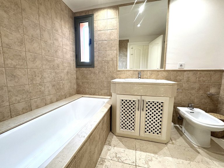 Apartment for Sale in Los Flamingos, Malaga 18