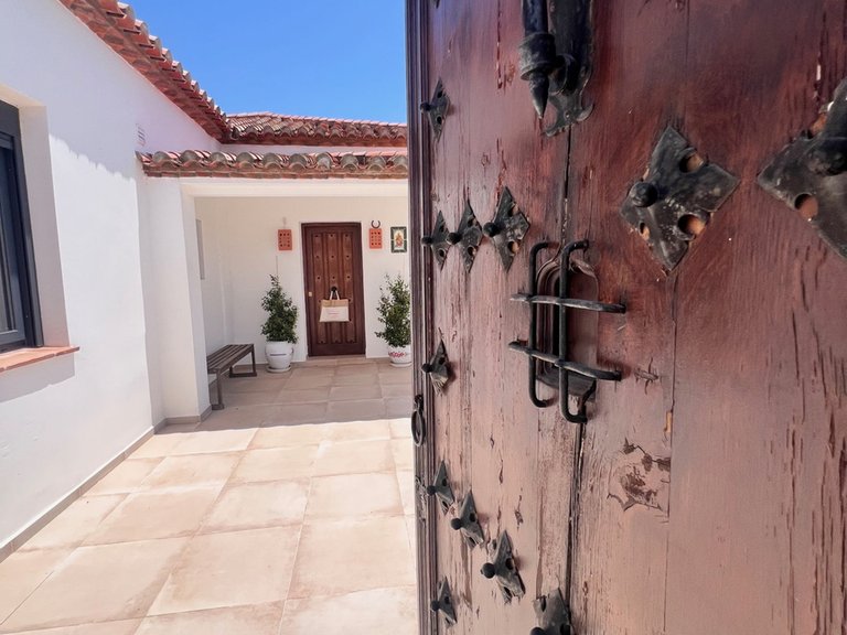 Villa for Sale in New Golden Mile, Malaga 2