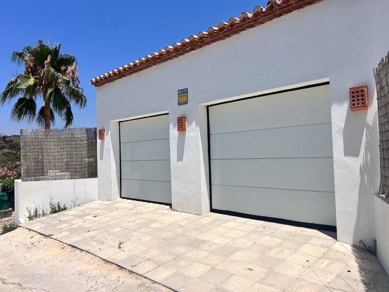 Villa for Sale in New Golden Mile, Malaga 24