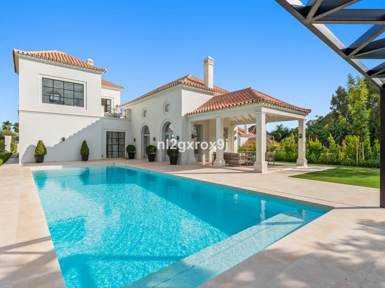 Villa for Sale in Nueva Andalucía, Malaga 1