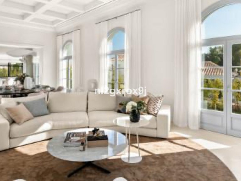 Villa for Sale in Nueva Andalucía, Malaga 10