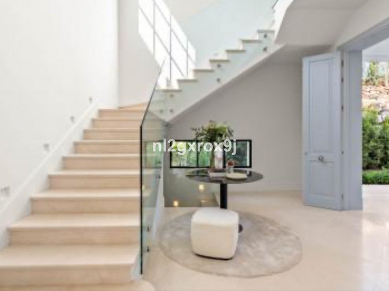Villa for Sale in Nueva Andalucía, Malaga 16