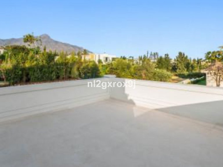 Villa for Sale in Nueva Andalucía, Malaga 18