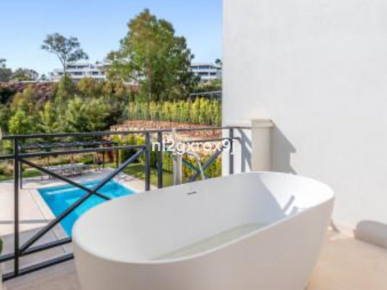 Villa for Sale in Nueva Andalucía, Malaga 19